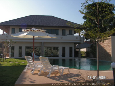 Babylon Pool Villas, appartamenti in affitto a Phuket, Nai Harn